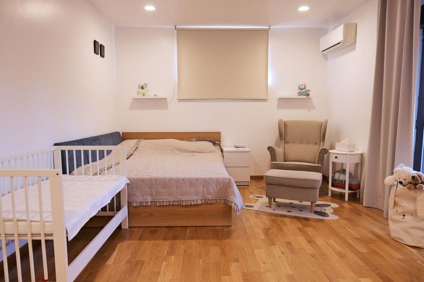 Casă individuală cu 10 camere cu Canalizare în Central