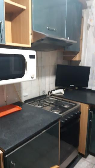 Apartament cu 3 camere semidecomandat în Giulești