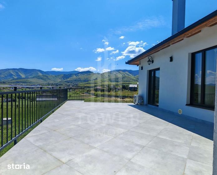Casă cu 5 camere cu Piscina în Sadu