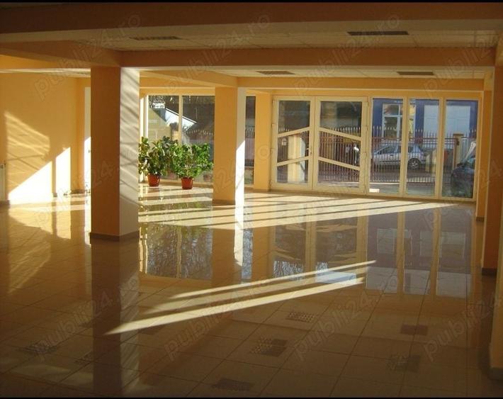Spațiu comercial, de 400 mp, în Big