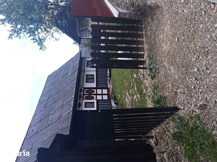 Casă cu 2 camere cu Teren 980 Mp în Alba