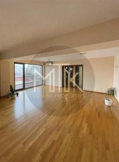 Apartament cu 3 camere decomandat, mobilat în Arcul de Triumf