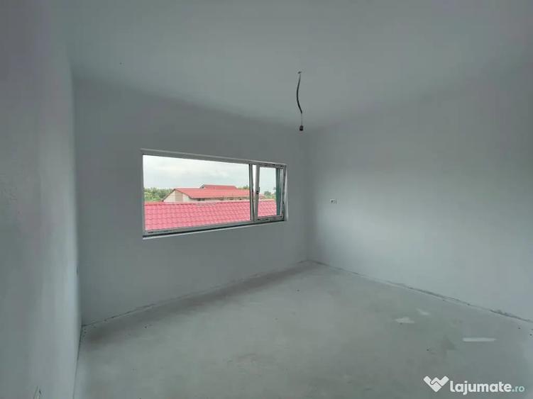 Casă cu 3 camere cu Teren 330 Mp în Plopi