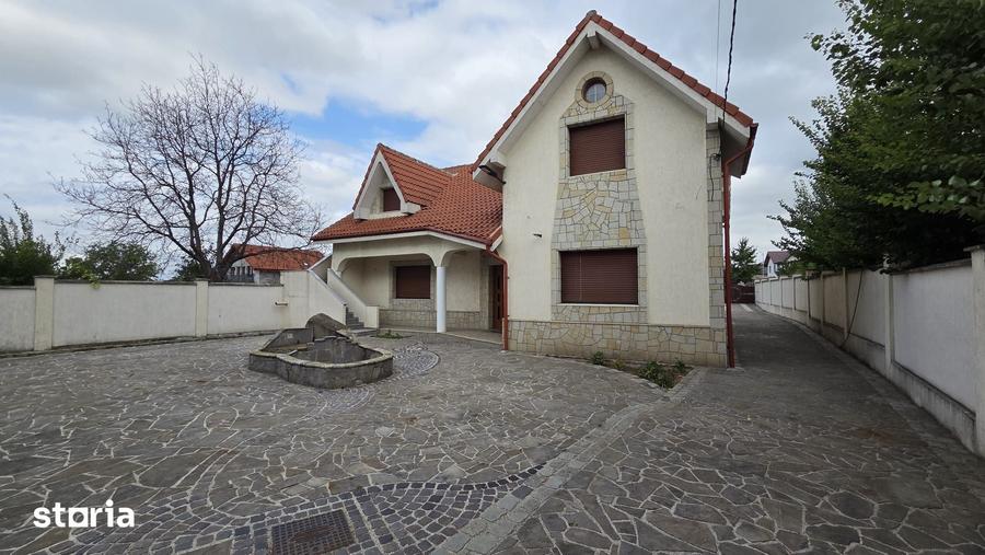 Casă cu 6 camere cu Teren 1888 Mp în Holboca