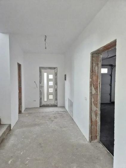 Casă cu Teren 238 Mp în Sânandrei