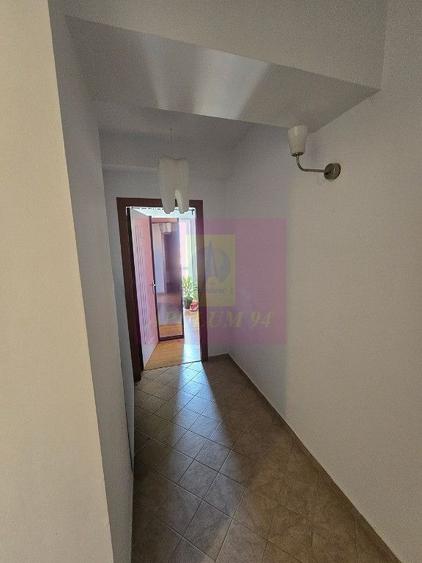 Apartament cu 4 camere decomandat, mobilat în Decebal