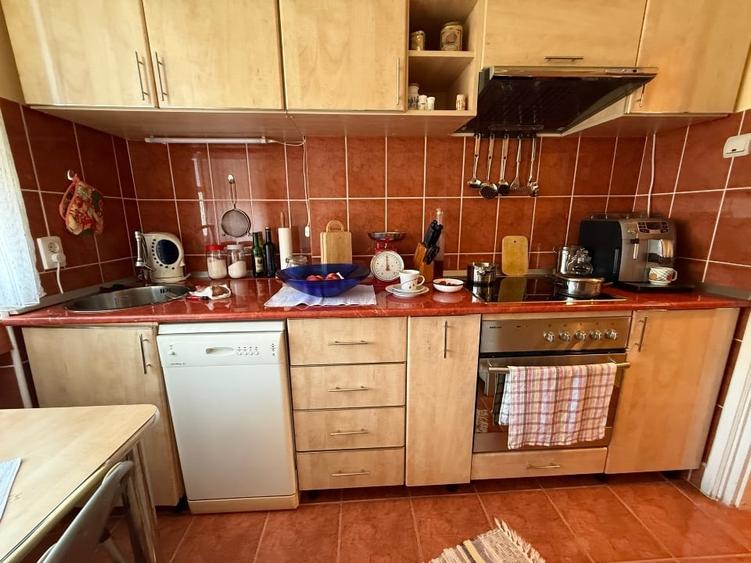 Apartament cu 2 camere semidecomandat, mobilat în Moroasa 1