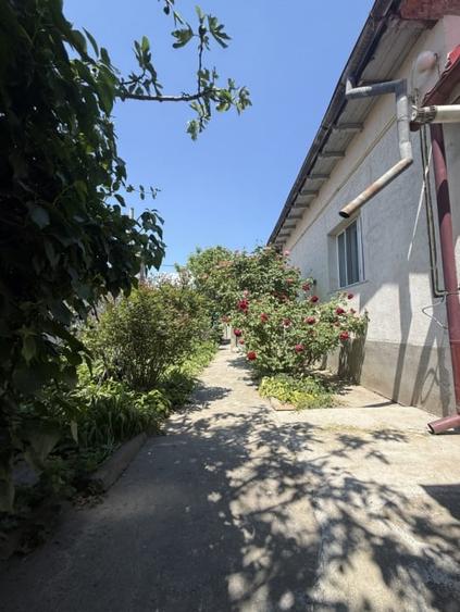 Casă individuală cu 4 camere cu Canalizare în Ultracentral