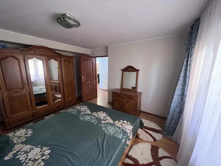 Apartament cu 3 camere decomandat în Teilor