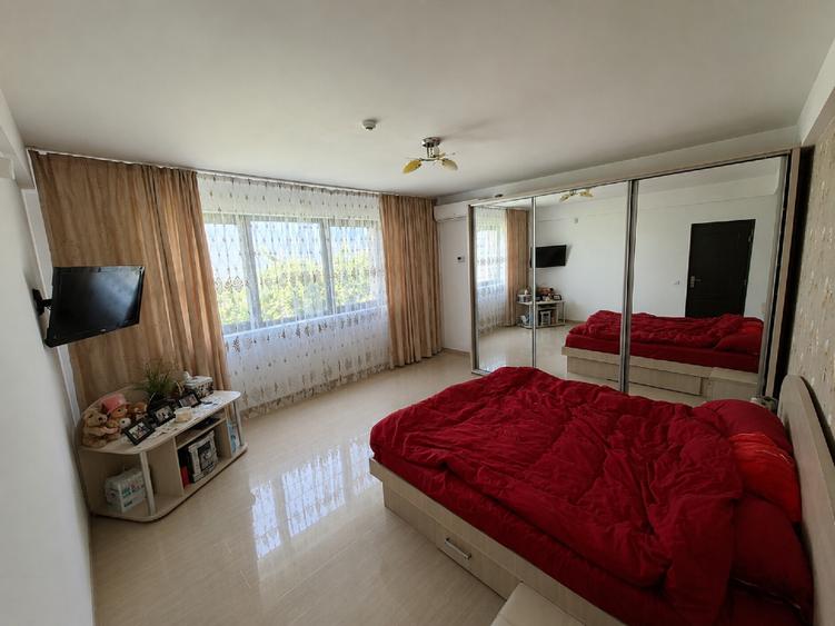 Casă individuală cu 5 camere cu Teren 722 Mp în Central