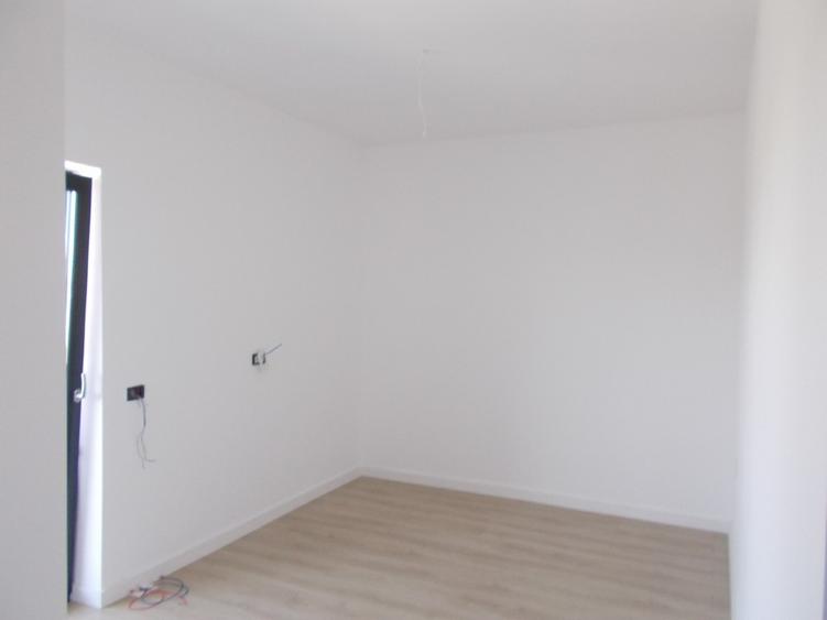 Casă cu 4 camere cu Teren 250 Mp în Săcălaz