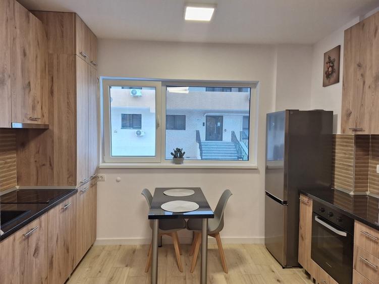 Apartament cu 2 camere semidecomandat, mobilat în Central