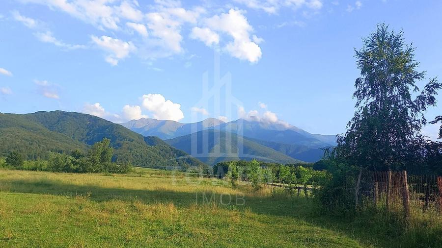 Teren agricol intravilan de 900 mp, în Porumbacu de Jos