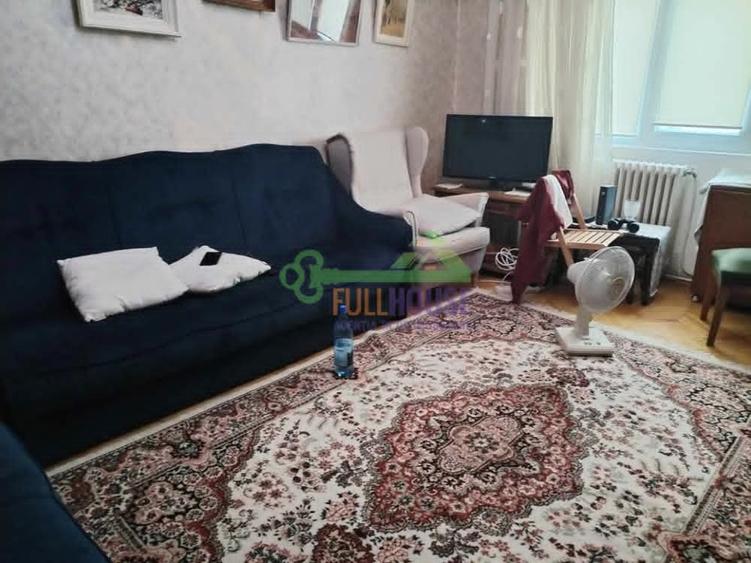 Apartament cu 3 camere decomandat în Podu Roș