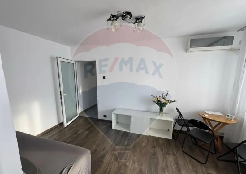 Apartament cu 2 camere semidecomandat, mobilat în Florești