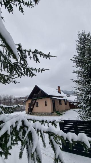 Casă cu 4 camere în Vama