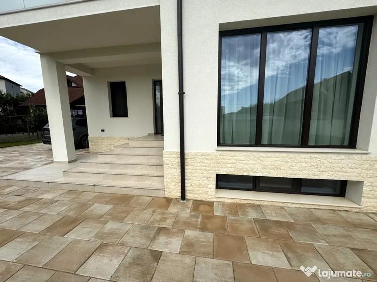Casă cu 5 camere în Ostroveni