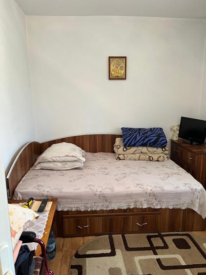 Apartament cu 3 camere semidecomandat în Valea Călugărească