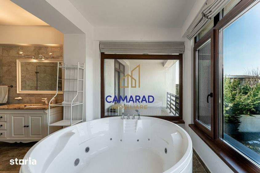 Casă cu 8 camere cu Teren 1000 Mp în Central