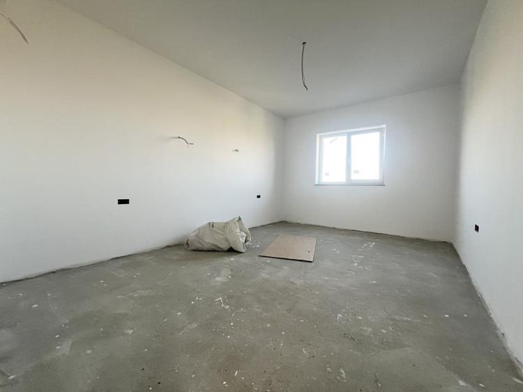 Duplex cu 4 camere cu Canalizare în Giarmata