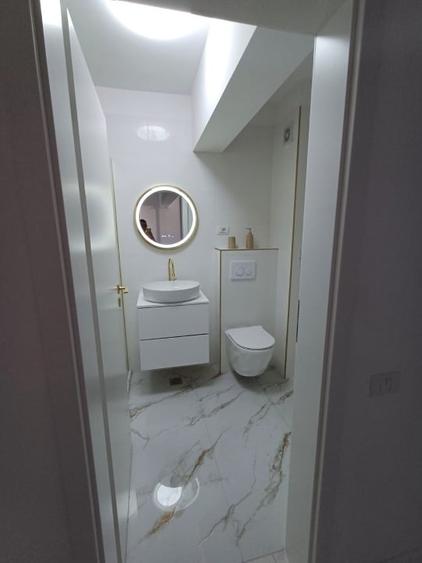 Apartament cu 2 camere decomandat, mobilat în Central