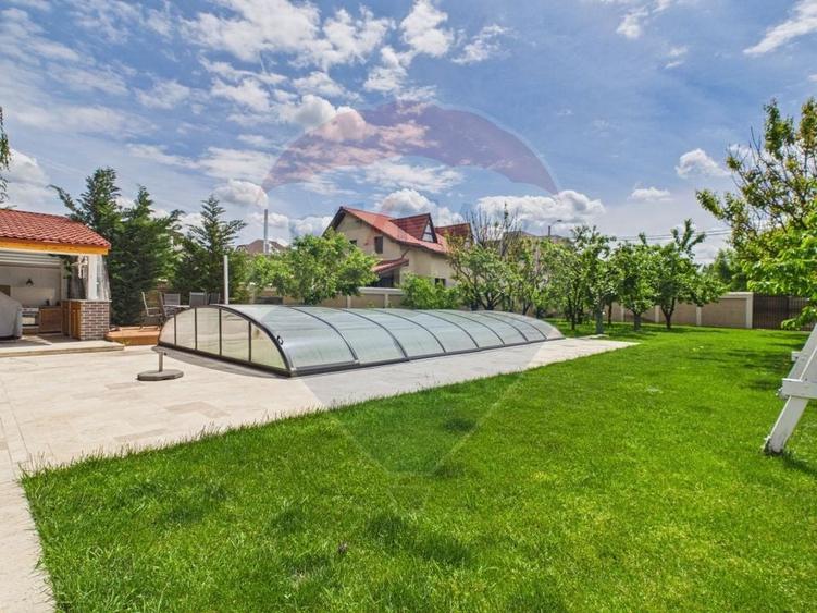 Casă individuală cu 6 camere cu Teren 1325 Mp în Central