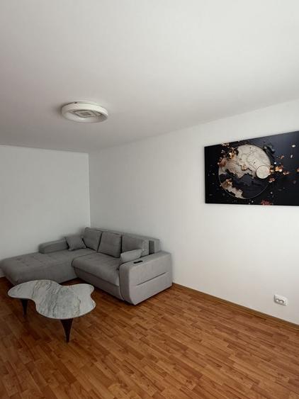 Apartament cu 3 camere decomandat în Eremia
