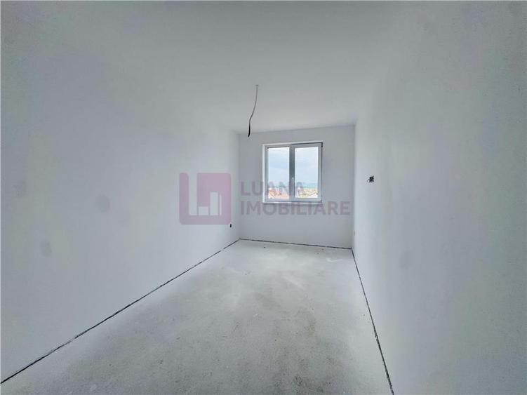 Duplex cu 4 camere cu Canalizare în Central