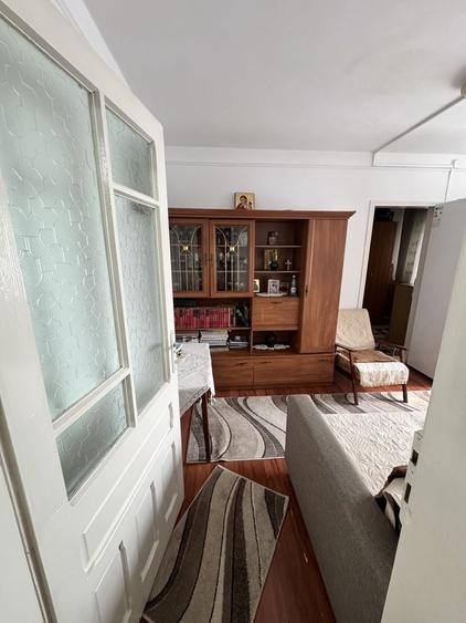 Apartament cu 2 camere nedecomandat în Liteni