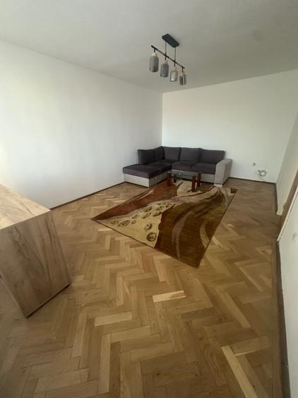 Apartament cu 3 camere decomandat în Noua