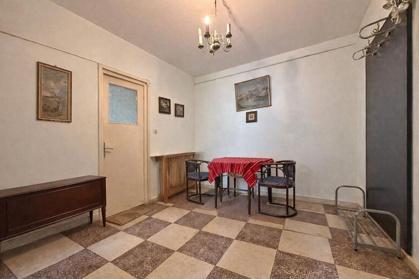 Apartament cu 3 camere semidecomandat în Dealul Cetății