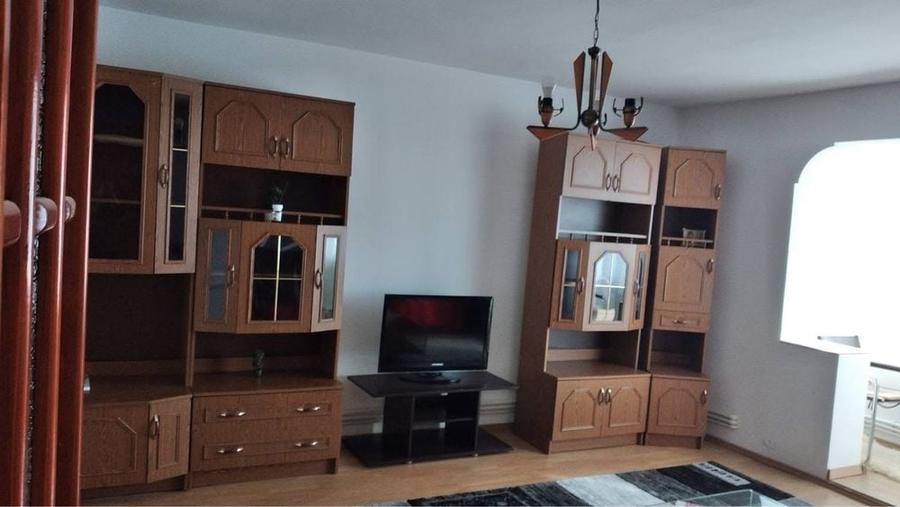 Apartament cu 3 camere decomandat în Exterior Vest