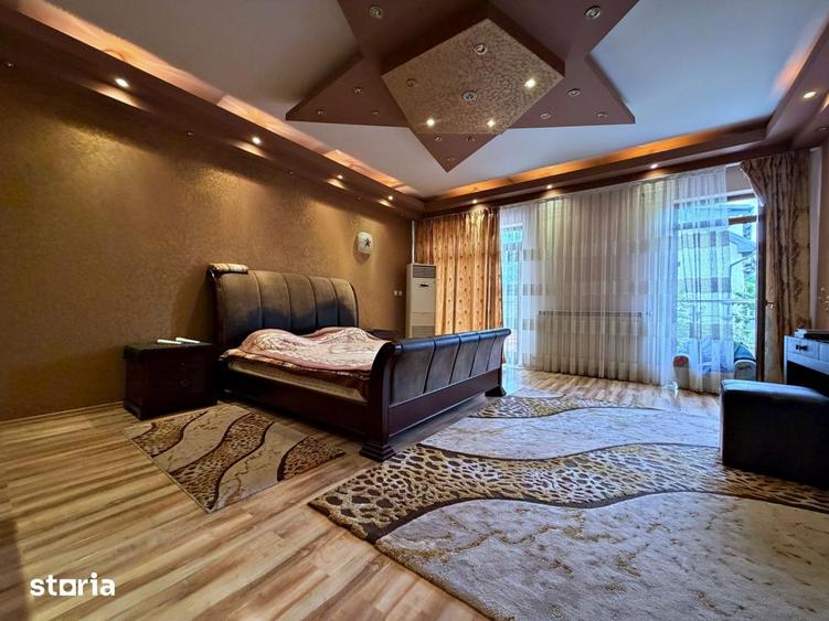 Casă cu 8 camere cu Teren 471 Mp în Centrul Civic