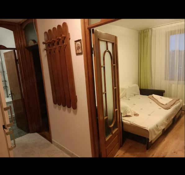 Apartament cu 3 camere decomandat, mobilat în Central