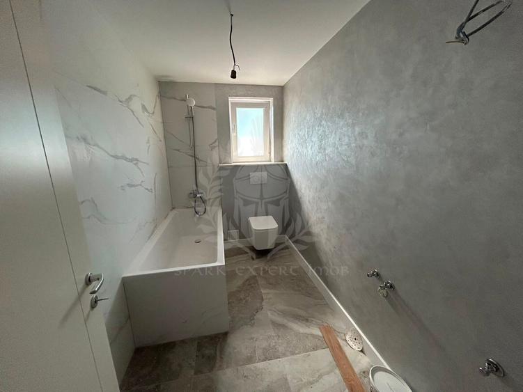 Duplex cu 4 camere cu Canalizare în Păulești