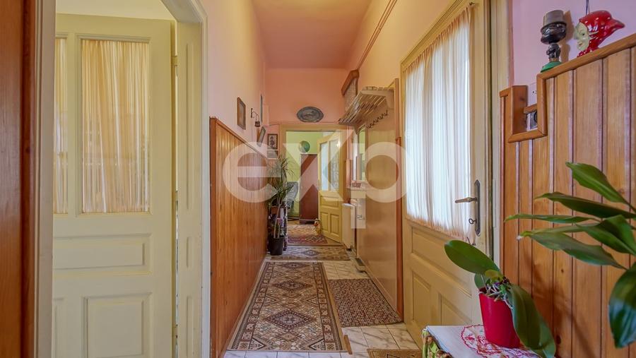 Casă individuală cu 5 camere cu Canalizare în Schei