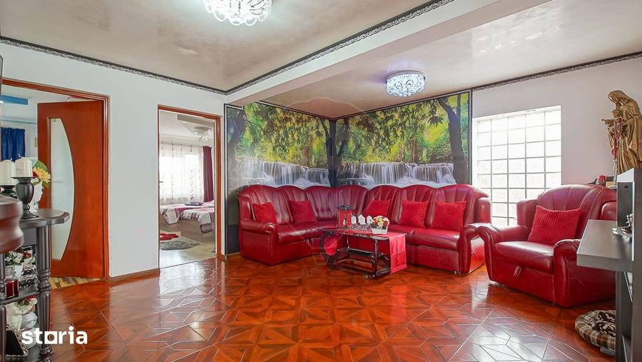 Casă cu 9 camere cu Teren 377 Mp în Central