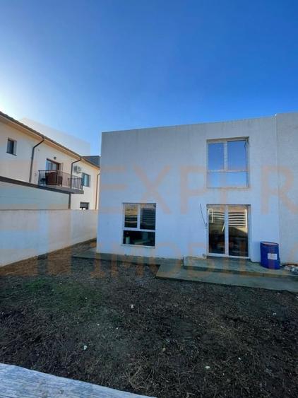 Duplex cu 4 camere cu Canalizare în Mamaia-Sat