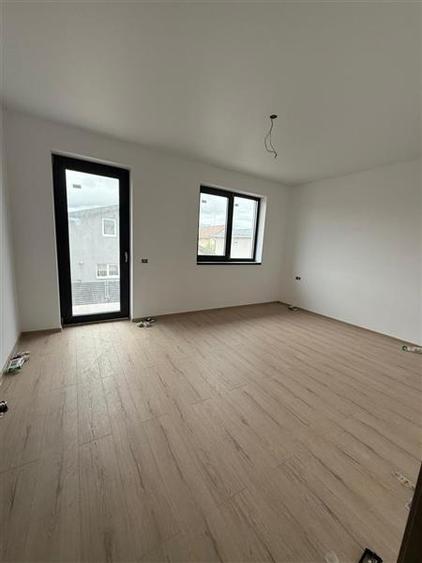 Duplex cu 4 camere cu Teren 250 Mp în Tărlungeni