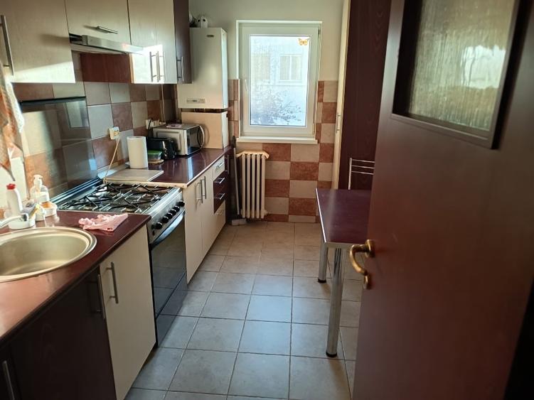 Apartament cu 3 camere decomandat în Central