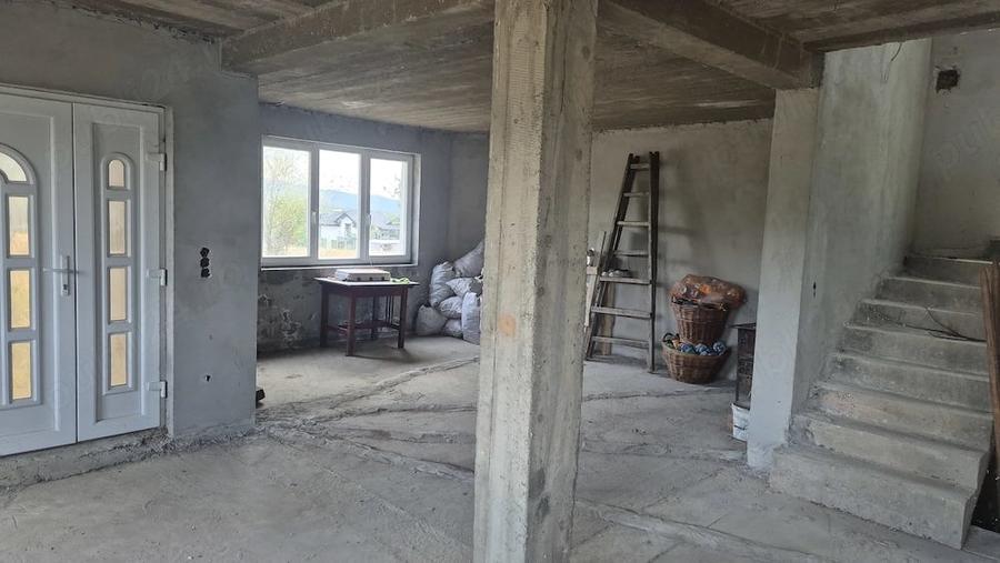 Casă cu Teren 4672 Mp în Central