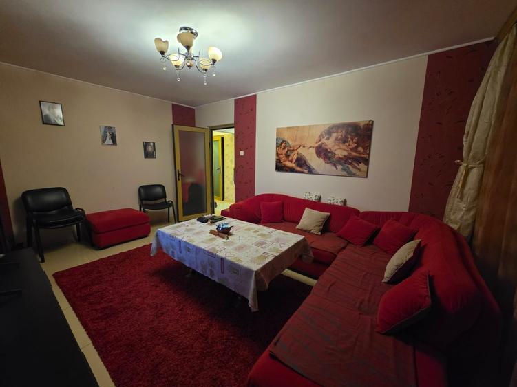 Apartament cu 3 camere decomandat în Brotăcei