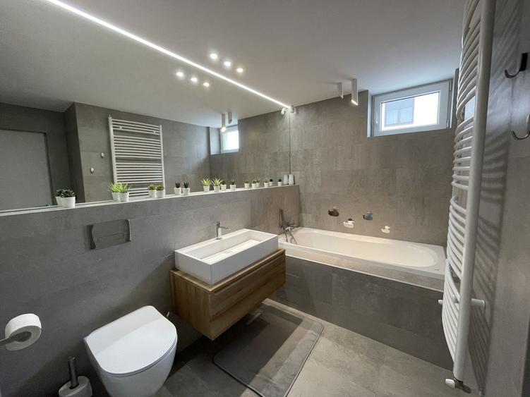 Penthouse cu 5 camere decomandat, mobilat în Herăstrău