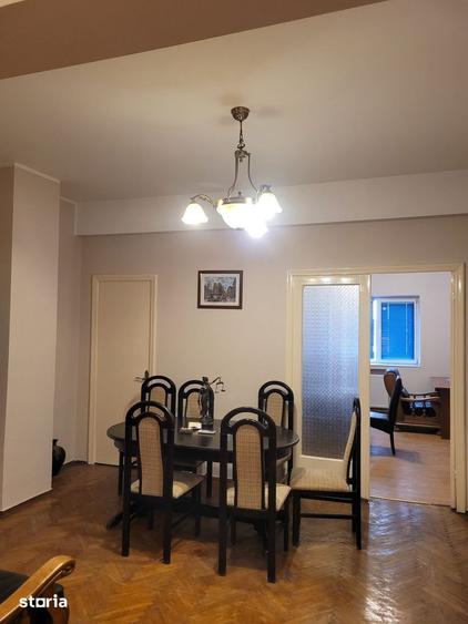 Apartament cu 3 camere în Centrul Civic