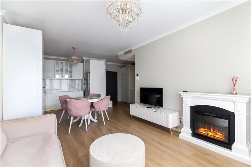 Apartament cu 3 camere semidecomandat în Gară