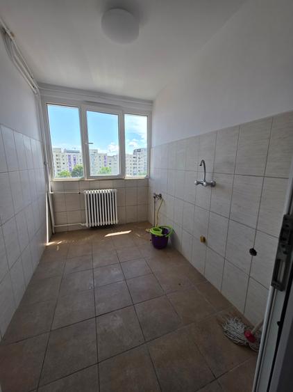 Apartament cu 2 camere semidecomandat în Cantemir