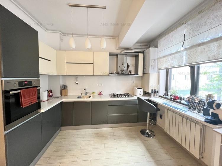 Apartament cu 3 camere decomandat, mobilat în Decebal