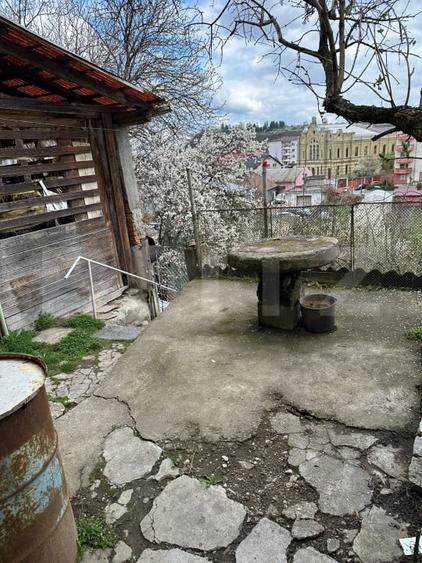 Casă individuală cu 2 camere cu Canalizare în Central
