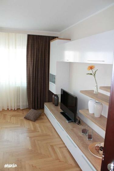 Apartament cu 3 camere, mobilat în Libertății