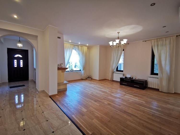 Casă individuală cu 6 camere cu Canalizare în Pipera